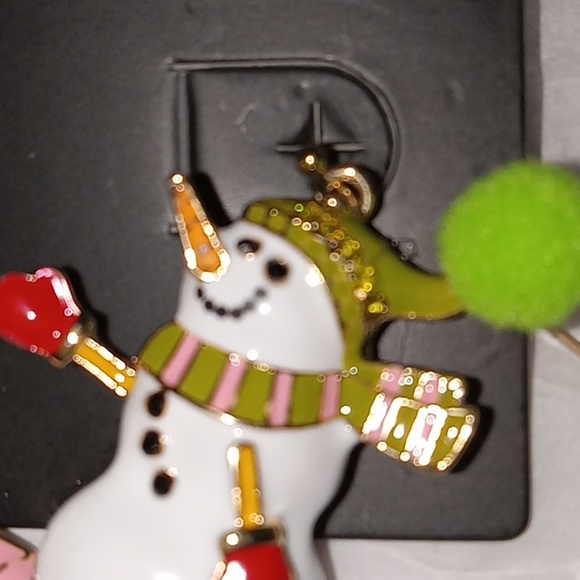 Torrid Snowman Couple Ice-skating. - Picture 5 of 5